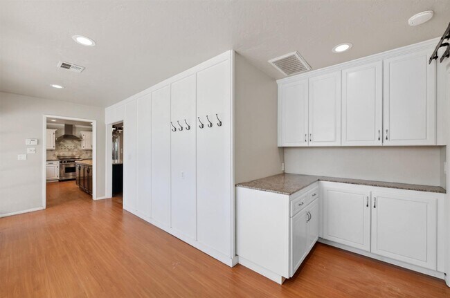 Building Photo - 4105 E Perrin Ave