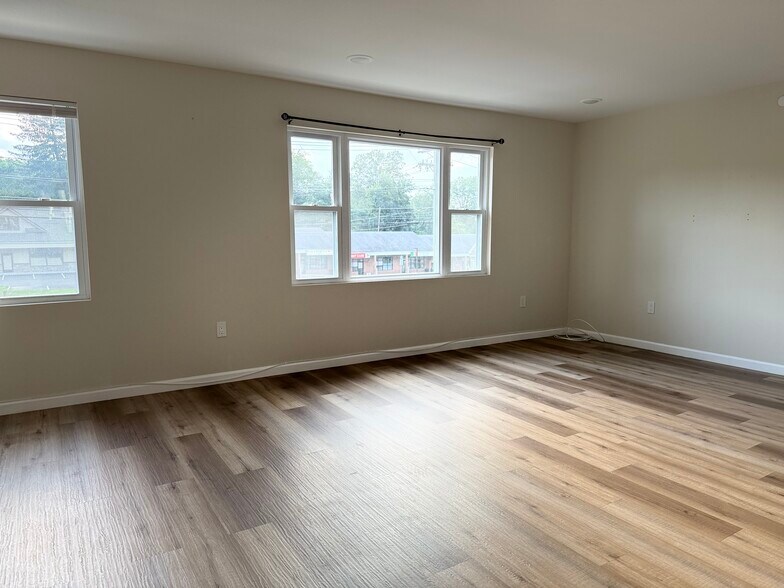 Spacious Living Room - 14 US Highway 206