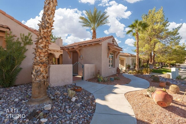 Building Photo - Beautiful home located in the gated commun...