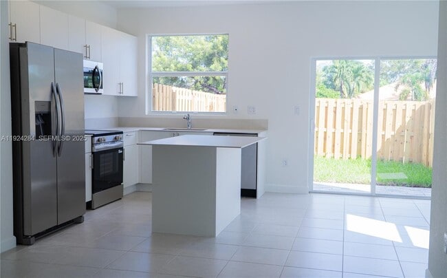 Building Photo - 27651-27155 CT