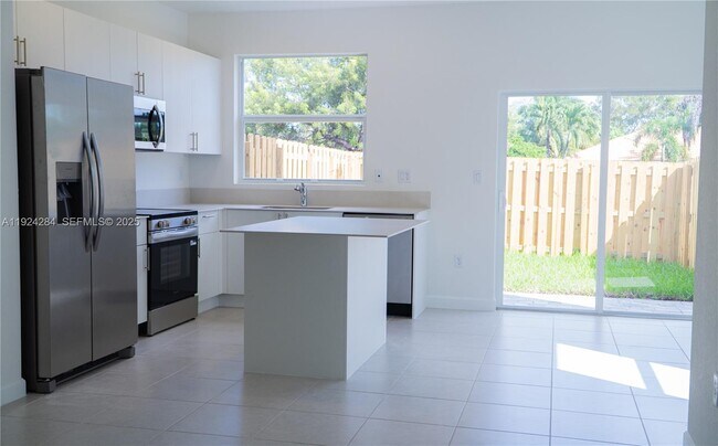 Building Photo - 27651-27155 SW 155th Ct