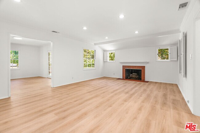 Building Photo - 1501 Kelton Ave