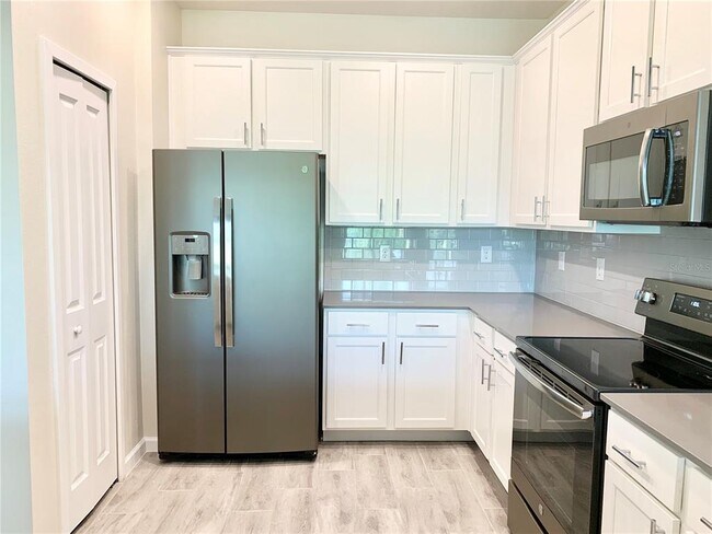 Building Photo - 9812 Red Eagle Dr