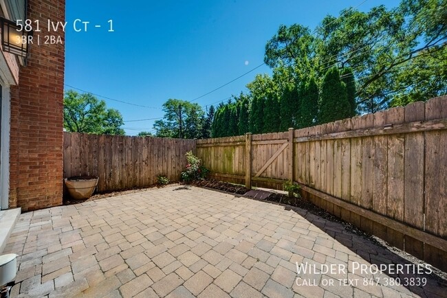 Building Photo - 581 Ivy Ct