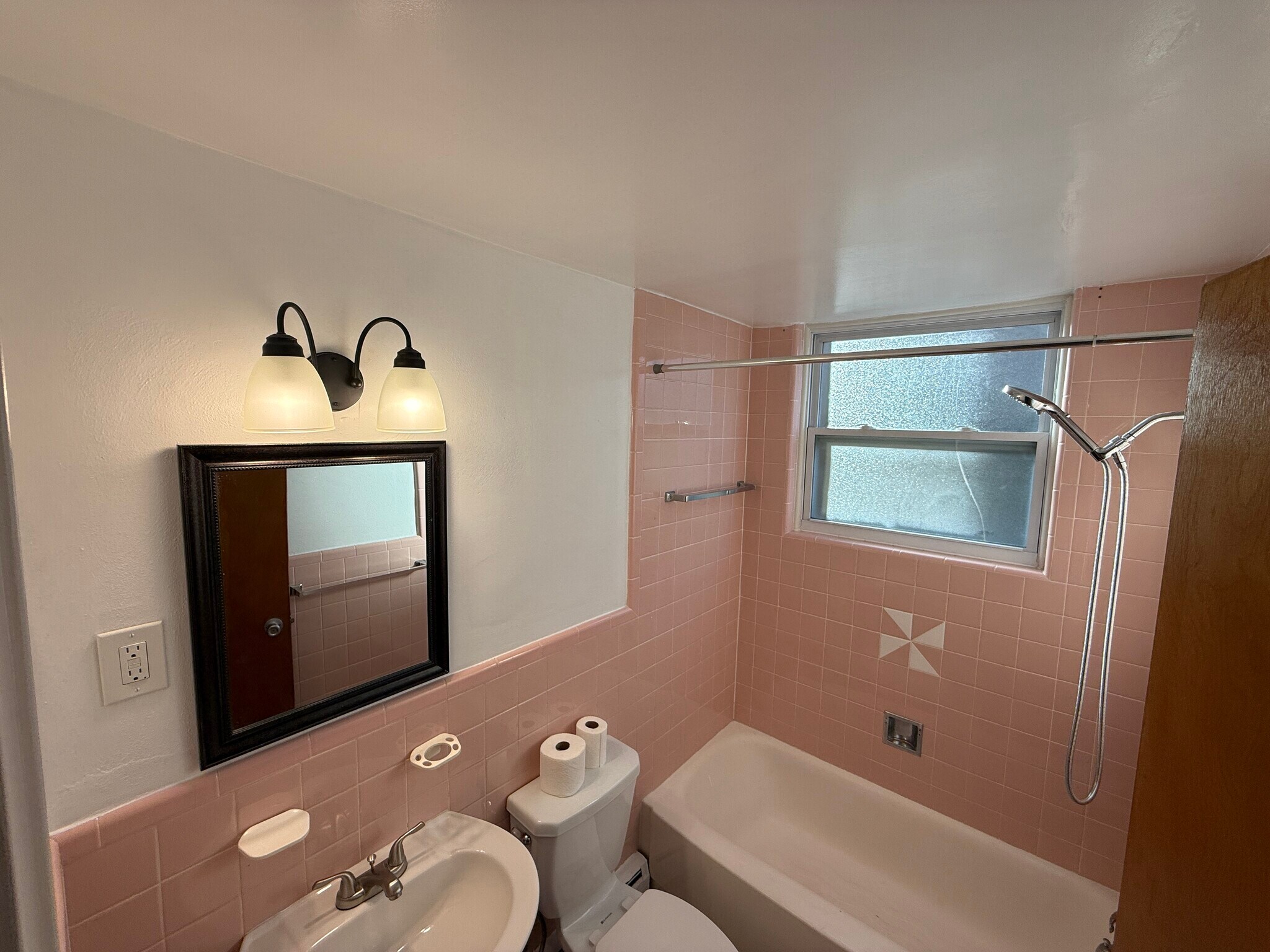 Building Photo - 3313 Camvic Ter