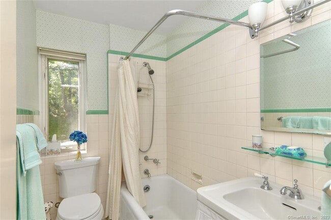 Building Photo - 57 Drum Hill Ln