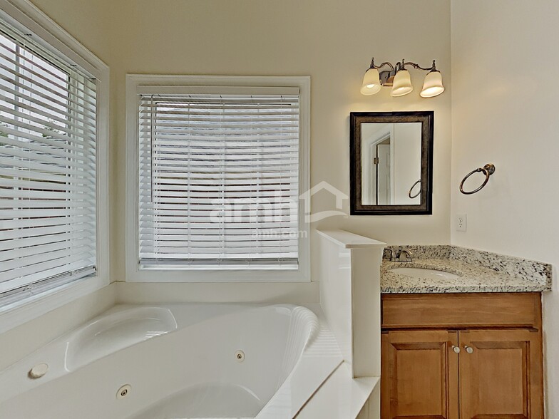 Building Photo - 2514 Firethorn Ct