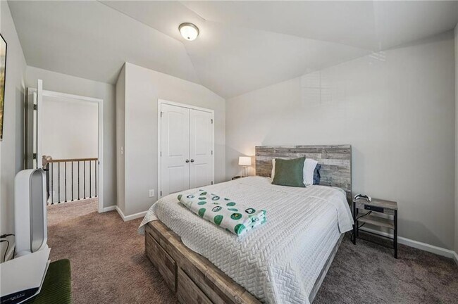 Building Photo - 120 Cabin Way