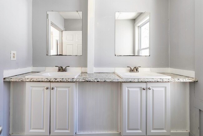 Building Photo - 30 Chestnut St