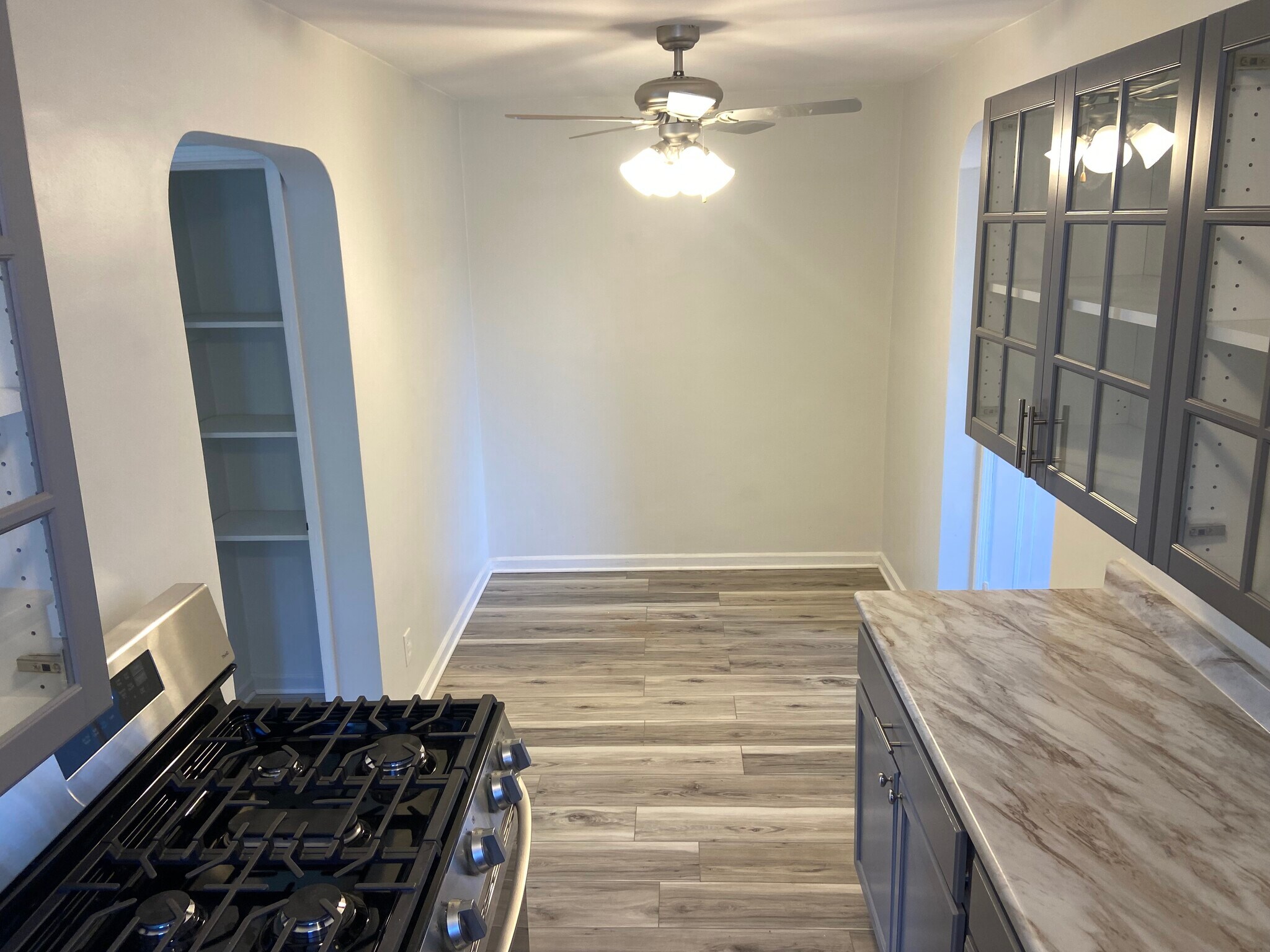 Building Photo - 530 Hadley Ave