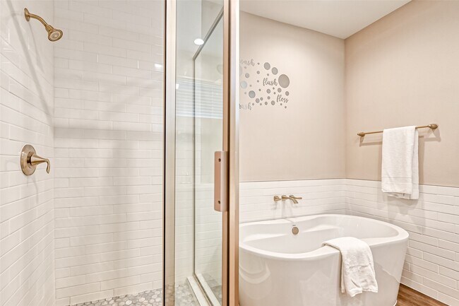 Building Photo - 882 Fortune St