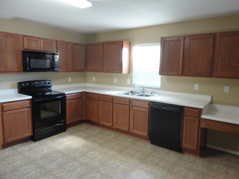 Building Photo - 811 Wild Prairie Dr