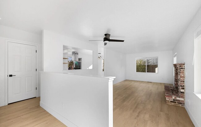Building Photo - 3 Bed/2.5 Bath House w/ Yard Close to UNR