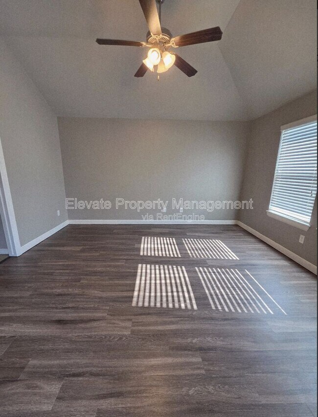 Building Photo - 2213 Ailsa Rd