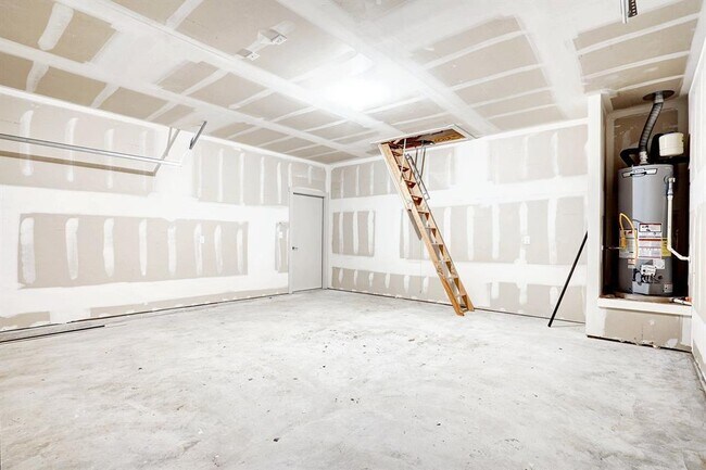 Building Photo - 10600 Seguin St