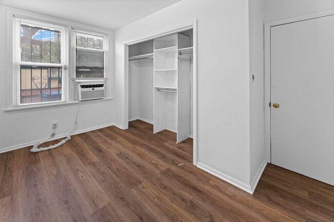 Building Photo - 296 Pearsall Ave
