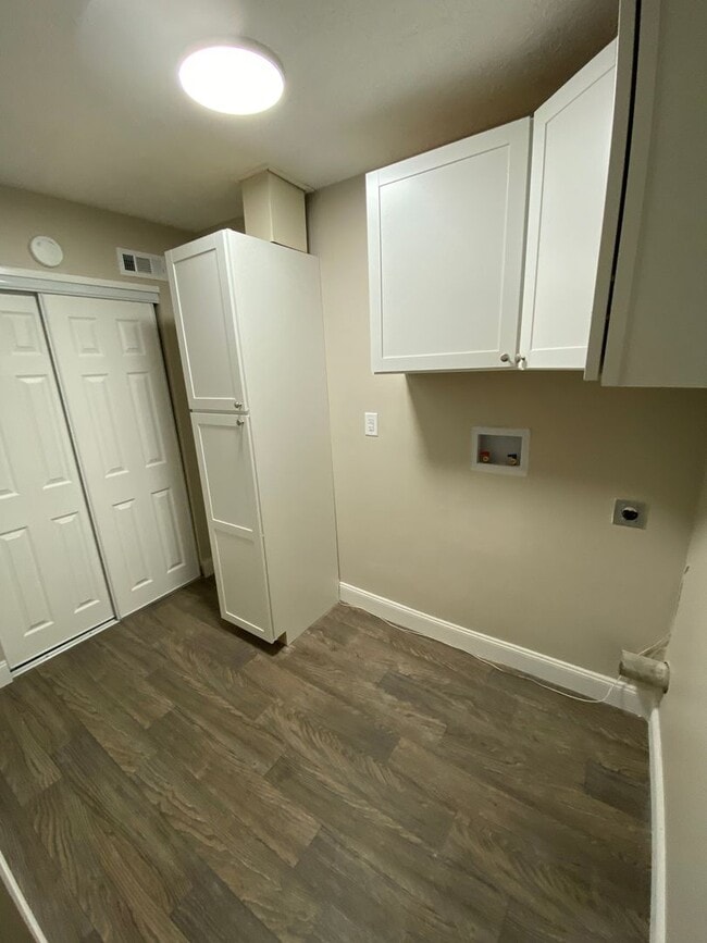 Building Photo - 3243 Summerhill Ln