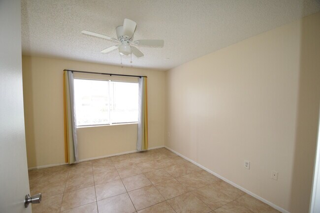 Building Photo - 3421 Winkler Ave