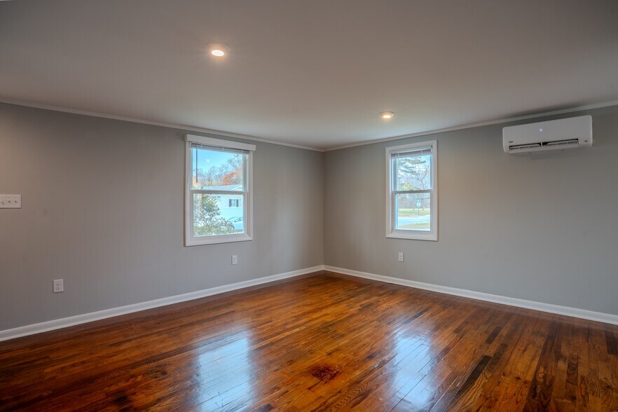 Building Photo - 152 Calvert St