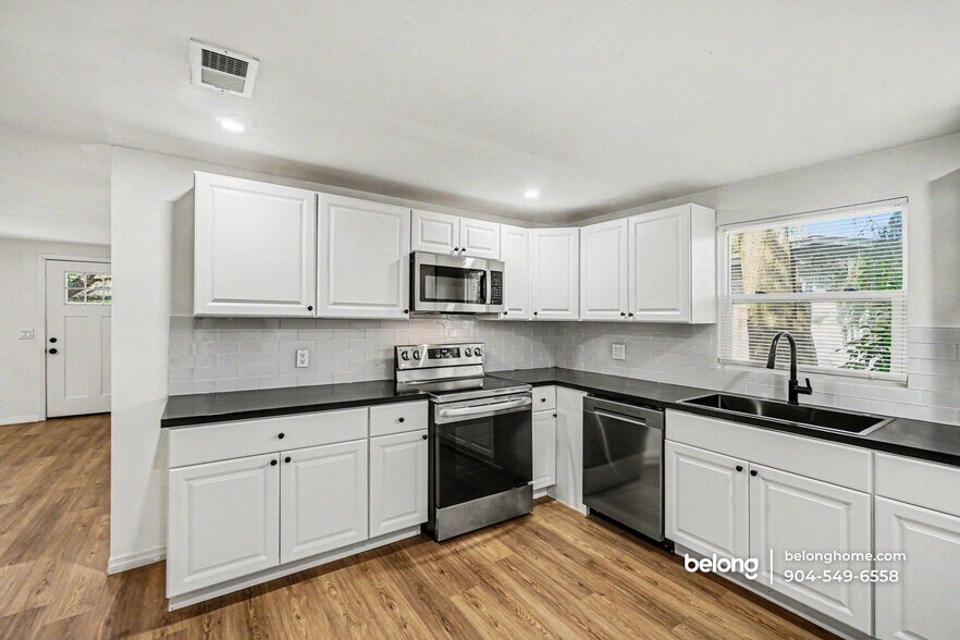 Building Photo - 392 Aurora Boulevard