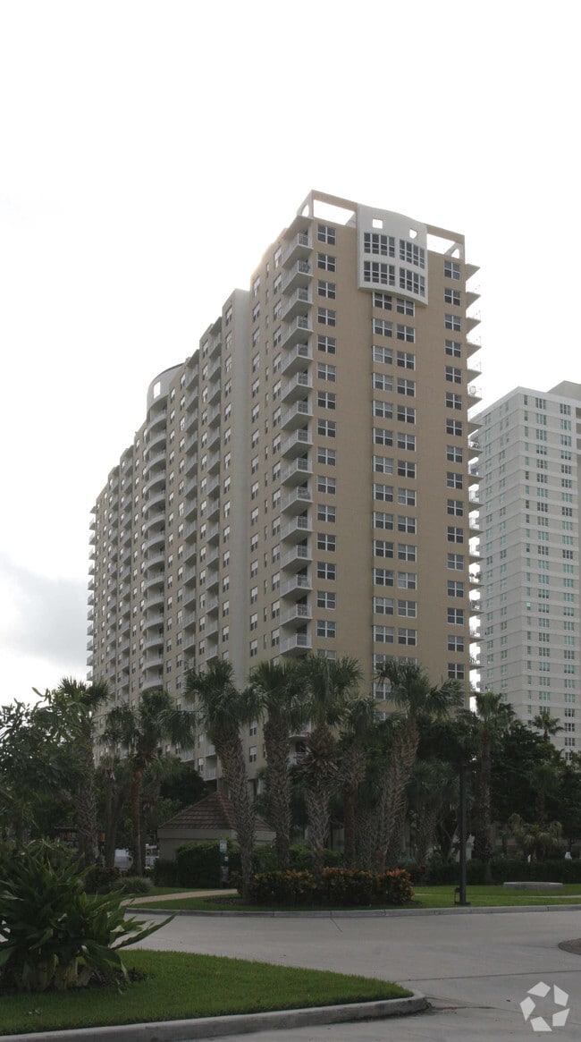 Building Photo - Isola