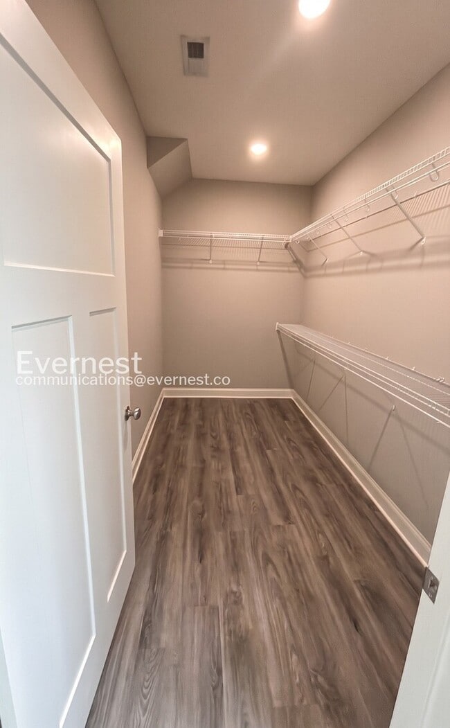 Building Photo - PROMO: 50% off the first month's rent! Adorable 3-Bedroom Home Near Downtown Chattanooga with 2-c...