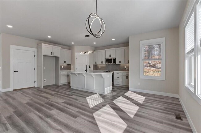 Building Photo - 3 Pickering Dr