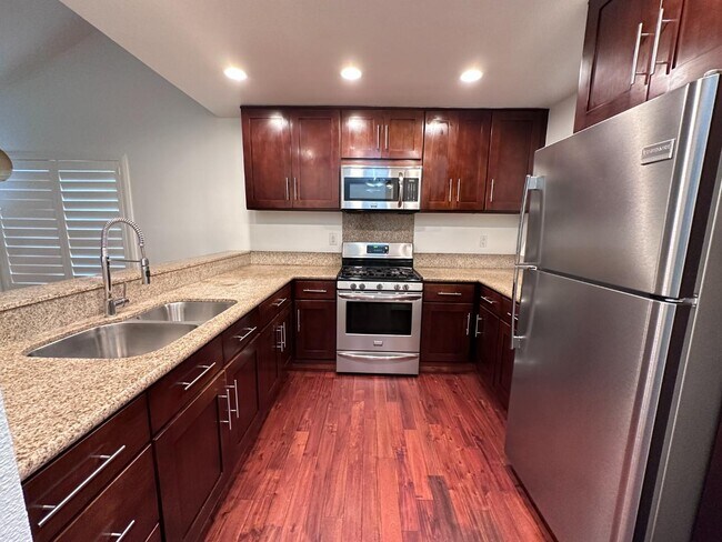 Building Photo - 2110 Northshore Dr