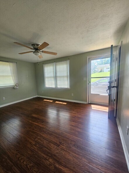 Building Photo - 259 Lakeview Dr
