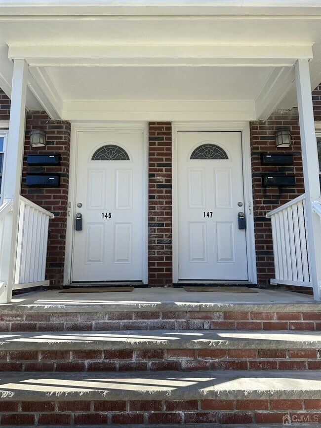 Building Photo - 145 Main St