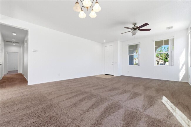 Building Photo - 4 Bed / 2.5 Bath Home at Talavera!