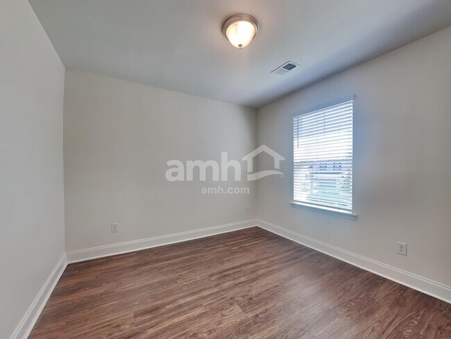 Building Photo - 320 Azore Way