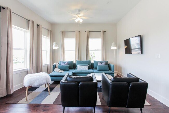 Building Photo - 1011 Studemont St