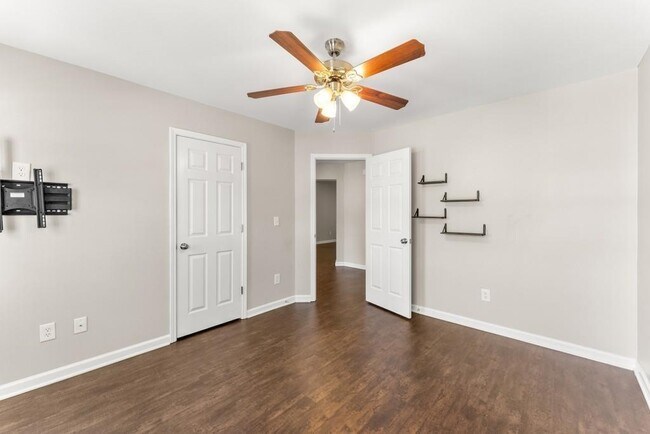 Building Photo - 1933 Lake Heights Cir NW