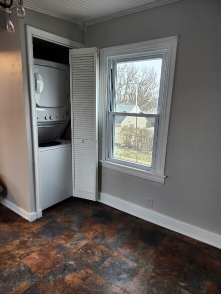 Building Photo - 332 W St Joseph St