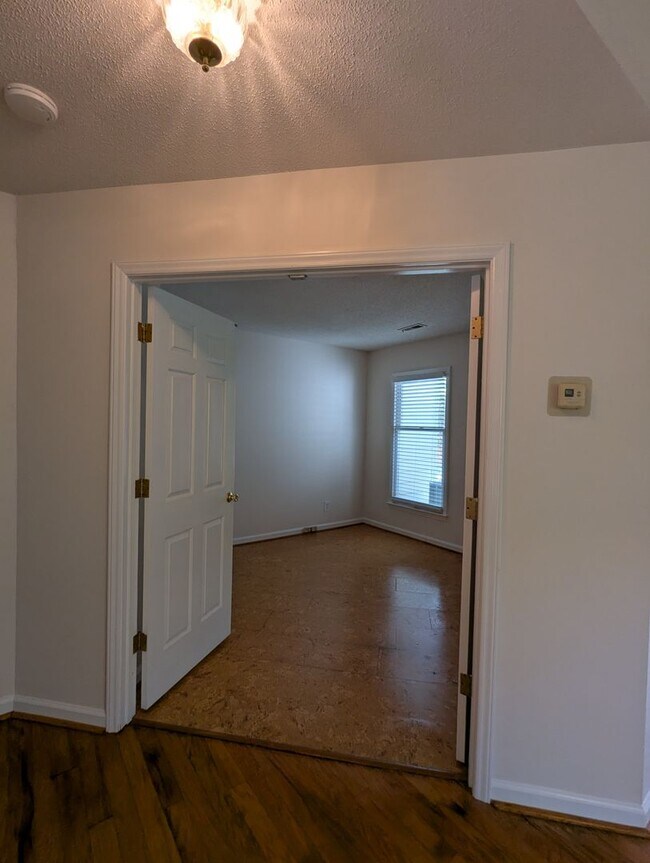 Building Photo - Beautiful townhouse with lakeside views, convenient to Chapel Hill and Durham!