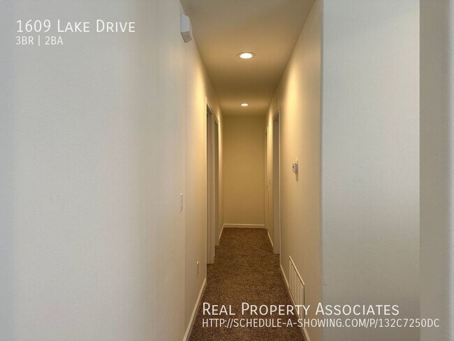 Building Photo - Island Life