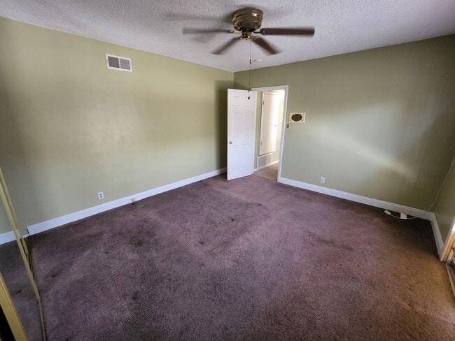 Building Photo - Excellent home on large lot for lease!