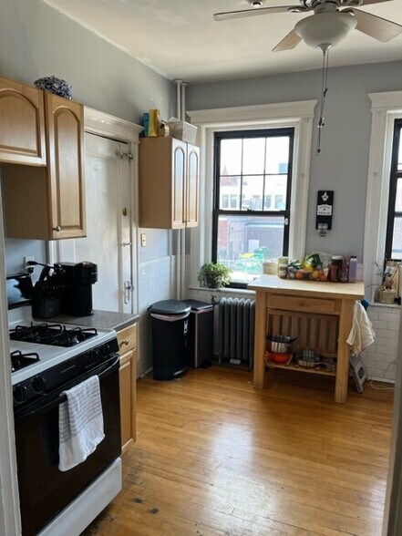 Building Photo - 4 Greenway Ct