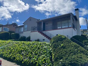 Building Photo - Beautiful 3 bed 2 bath Belmont home with amazing views. This is a must see!