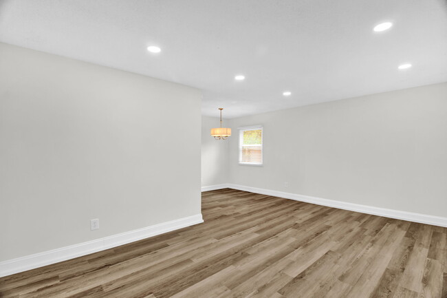 Building Photo - 3 Lord Foxley Ct