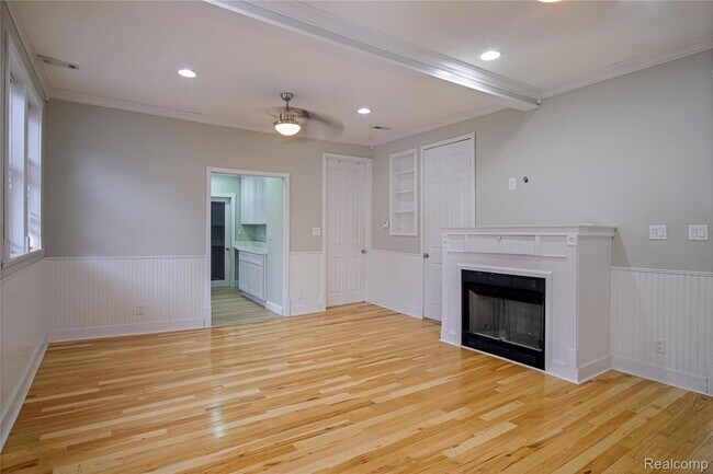Building Photo - 206 N Troy St