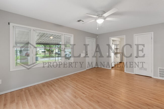 Building Photo - 1128 N Estelle St