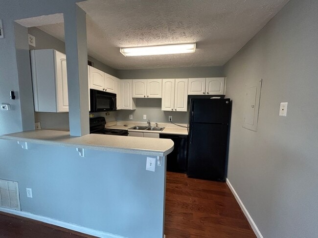 Building Photo - Updated 1 Bedroom 1 Bath Condo in Well Maintained HOA Community