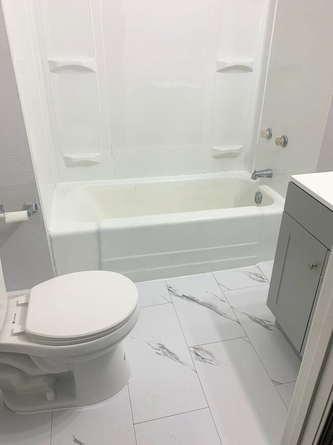 Building Photo - For Rent...4764 Warnock Ave, Granite City