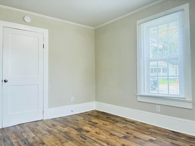 Building Photo - 320 E Sumter St