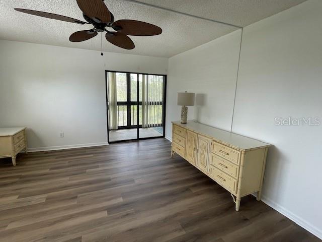 Building Photo - 2700 Cove Cay Dr