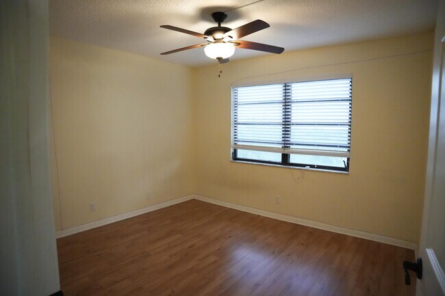 Building Photo - 4640 Lucerne Lakes Blvd W