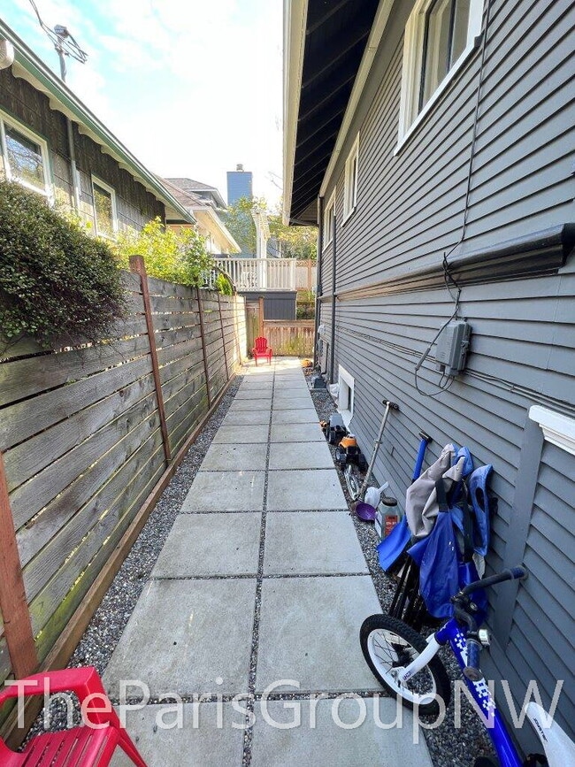Building Photo - Remarkably Remodeled Queen Anne Home w/Air Conditioning!