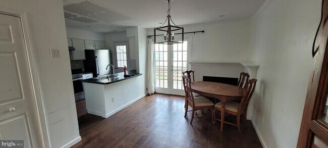 Building Photo - 262 Liberty Dr